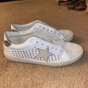Steve Madden Women’s Sneakers! Worn a had full of times, runs true to size!